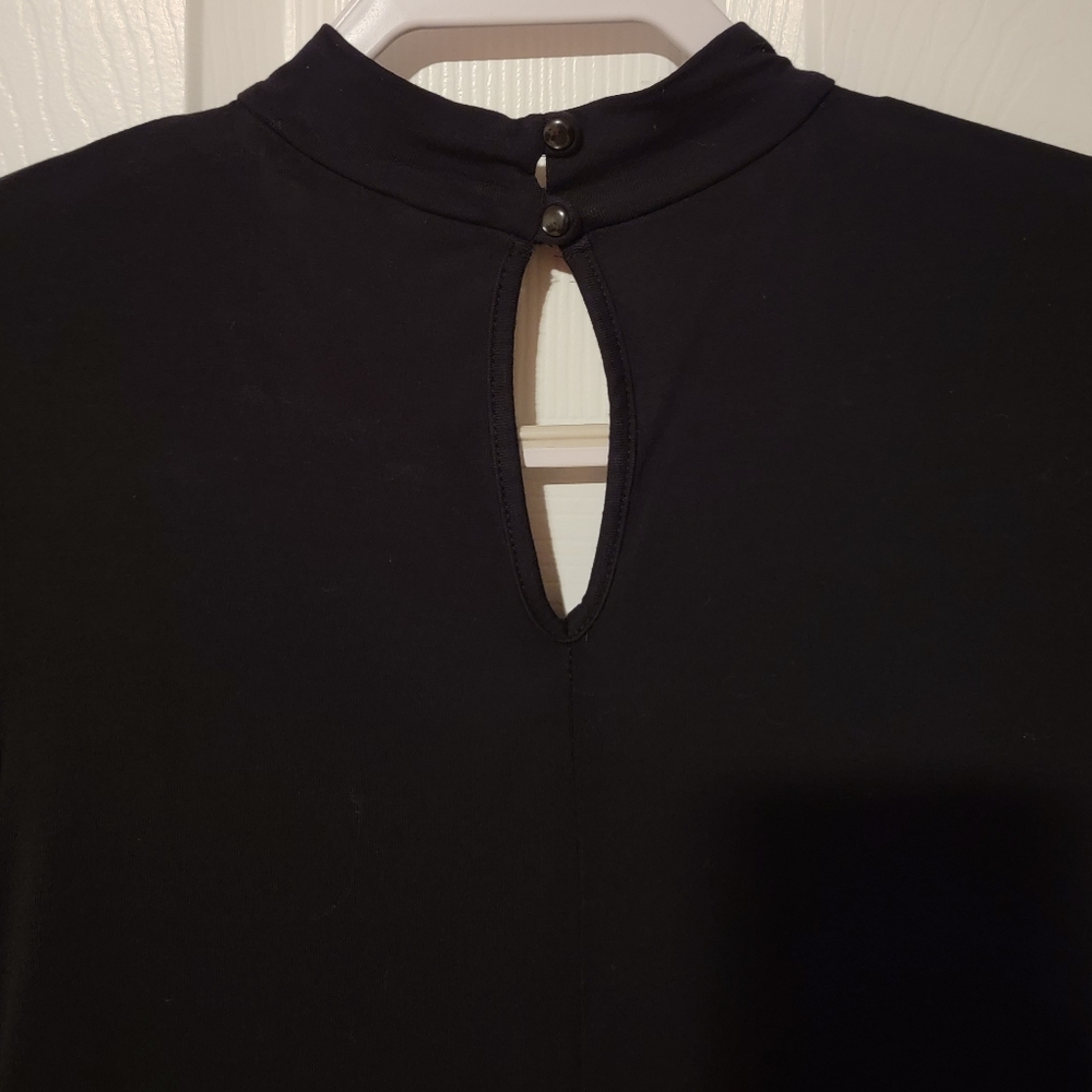 VENUS crisscross surplice top - Picture 3 of 4
